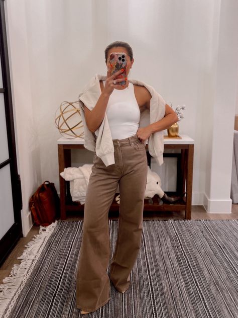 Light Brown Jeans Outfit, Ribbed Bodysuit Outfit, Tan Jeans Outfit, Light Brown Jeans, Brown Jeans Outfit, Outfit Staples, Cream Outfit, Tan Jeans, Brown Jeans