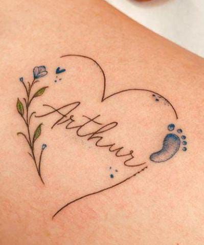 Noah Tattoo Ideas, Grandmother Tattoos, Tattoo Nome, Daughters Name Tattoo, Tattoos For Baby Boy, Word Tattoo Ideas, Name Tattoos For Moms, Birthday Tattoo, Word Tattoo