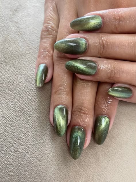 Green Nails Magnetic, Fall Nails Magnetic, Cat Eye Nails Green And Gold, Metallic Olive Green Nails, Olive Nails Almond, Magnetic Sparkle Nails, Olive Green Nails With Chrome, Velvet Nails Green, Chrome Green Nails Designs