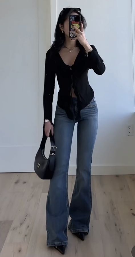 Cute Outfits With Basic Clothes, Flared Jeans With Heels, Fits With Bootcut Jeans, High Heel Outfits Casual, Kitten Heel Jeans Outfit, Date Looks Outfits, Long Torso Long Legs Outfits, Formal Jeans Outfit Women, Dark Feminine School Outfits