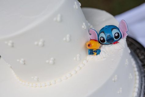 Stitch And Angel Wedding Cake, Stitch Theme Wedding, Stitch Wedding Theme, Lilo And Stitch Wedding Theme, Stitch Wedding Cake, Lilo And Stitch Wedding, Hidden Mickey Wedding, Lilo And Stitch Cake, Lavender Wedding Theme