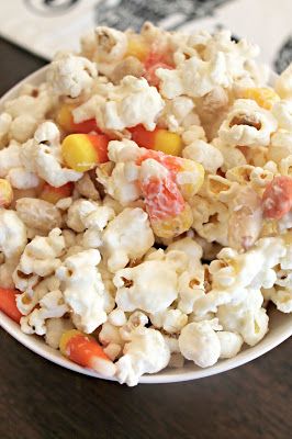 White Chocolate Halloween Popcorn - Made It. Ate It. Loved It. Chocolate Popcorn Balls, Halloween Popcorn Mix, Candy Corn Mix, Halloween Popcorn Balls, Chocolate Drizzled Popcorn, Candy Corn Recipe, White Chocolate Popcorn, Chocolate Halloween, Halloween Popcorn