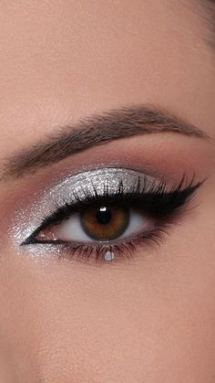 Pretty Eye Makeup For Blue Eyes, Prom Eyeliner, Eyemakeup For Brown Eyes, Makeup Aesthetic Ideas, Pretty Eyeshadow, Hazel Eye Makeup, Pretty Eye Makeup, Cute Eye Makeup, Makeup Mistakes