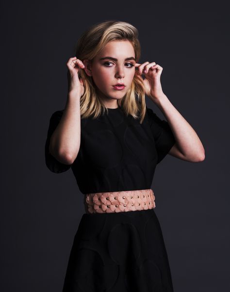 Hair Behind Ears Drawing, Tucking Hair Behind Ear Pose Reference, Tucking Hair Behind Ear Reference, Tucking Hair Behind Ear, Caos Sabrina, Hair Tuck, Long Blond, Kiernan Shipka, Hair Reference