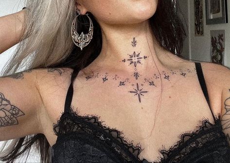 Throat Tattoo, Neck Tattoos Women, Bone Tattoos, Chest Tattoos For Women, Chest Piece Tattoos, Collar Bone Tattoo, Discreet Tattoos, Tattoo Feminina, Elegant Tattoos