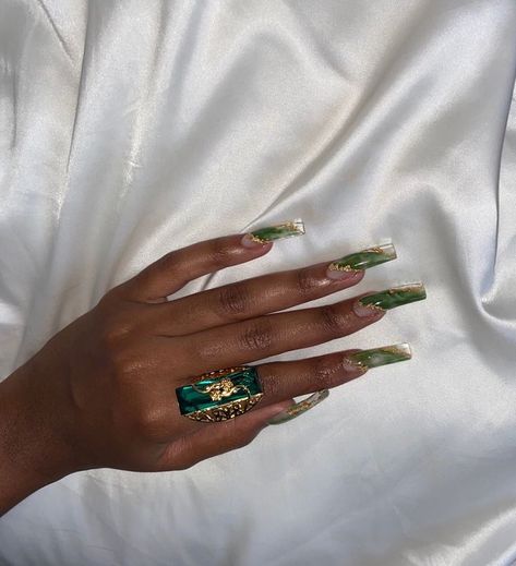 Jade Green And White Nails, Green And Gold Marble Nails, Green Marble Nails Acrylic, Sage Green Marble Nails, Jade Acrylic Nails, Emerald Green Marble Nails, Marble Green Nails, Spiritual Nails Designs, Jade Nails Acrylic