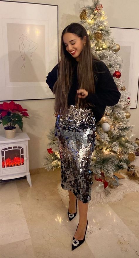 Sequin Skirt Christmas Outfit, Outfits Noche Vieja, Outfit Para Posada, Sequin Skirt Outfit Winter, Sequin Skirt Outfit Dressy, Glitter Skirt Outfit, New Years Outfit Ideas, Sequin Skirt Outfit, Office Party Outfits