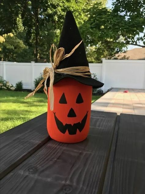 40+ Wickedly Fun Halloween Mason Jar Crafts - Holidappy Spooky Mason Jars, Halloween Tin Can Crafts, Jar Crafts Halloween, Mason Jar Crafts Diy Homemade Gifts, Mini Mason Jar Ideas, Halloween Jars Ideas, Halloween Mason Jar Crafts, Jar Halloween Crafts, Pickle Jar Crafts