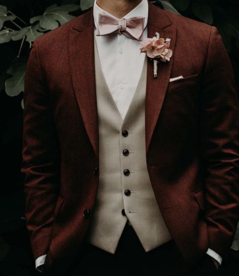 Burgundy Bridal Party Groomsmen, Red Grooms Suit, Bridesmaid Proposal Outfit, Wine Red Groomsmen Attire, Burgundy Mens Suit Wedding, Dark Red Wedding Suit, Burgundy Wedding Aesthetic, Burgundy Suit Groom, Burgandy Suit Groom