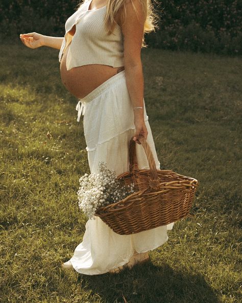 Mama to be 🕊️ (Except I can actually say she’s safely home with her baby now🤍) Hippie Pregnancy, Hippie Mama, Boho Maternity, Pregnancy Style, Pregnancy Birth, Maternity Fashion, Vision Board, I Can, Quick Saves