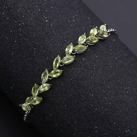 Gold And Green Bracelet, Peridot Jewelry Necklaces, Green Peridot Bracelet, Silver And Green Jewelry, Green Crystal Jewelry, Light Green Jewelry, Olive Green Jewelry, Gem Stone Jewelry, Peridot Rings