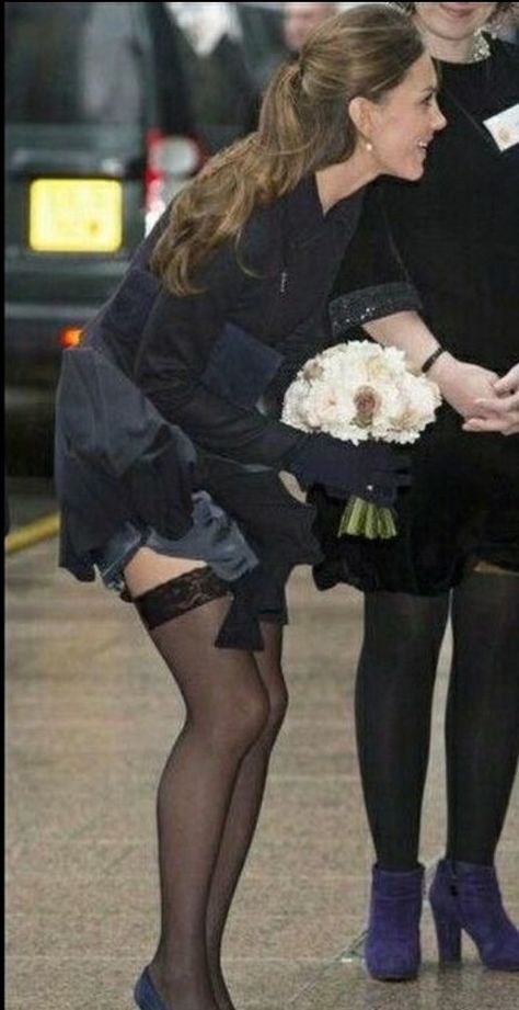 Kate Middleton Bum, Kate Middleton Style Dresses, Vévodkyně Kate, Kate Middleton Skirt, Kate Middleton Legs, Kate Middleton Dress, Kate Middleton Pictures, Kate And Pippa, Princess Katherine