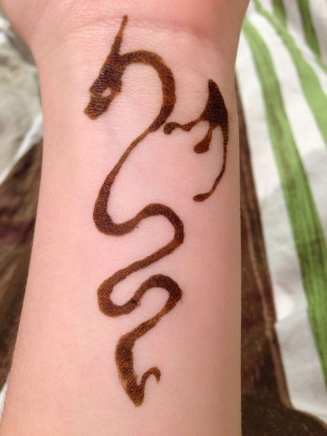 Henna dragon tattoo I did in my spare time Dragon Henna Tattoo, Dragon Henna, Henna Ideas, Japan Aesthetic, Dragon Tattoo, Henna Tattoo, Print Tattoos, Paw Print Tattoo, I Tattoo