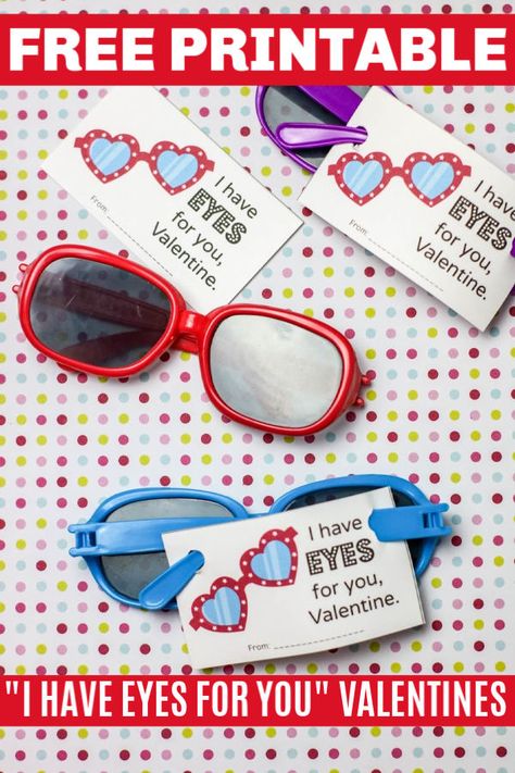 Free printable sunglasses valentines for boys or girls. Each Valentine's Day card says, "I Have Eyes for You, Valentine". Perfect for class parties. #printables #printablevalentines #sunglasses via @sweeterbydesign Sunglasses Valentine, Valentine Gifts For Kids, Preschool Valentines, Toddler Valentines, School Treats, Valentines Printables Free, Cute Sunglasses, Valentines School, My Funny Valentine