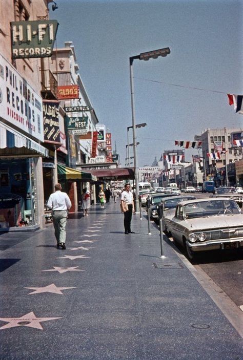 Photographie New York, 50s Aesthetic, 60s Aesthetic, Hollywood Aesthetic, California Aesthetic, Hollywood Blvd, Aesthetic Interior, Fotografi Kota, Walking Down The Street