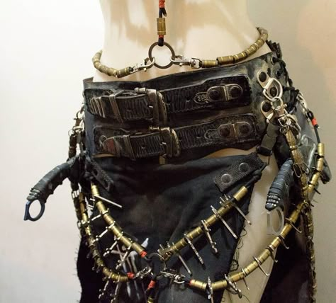 Healer Outfit, Cool Reference Photos, Cyberpunk Tactical, Wasteland Outfit, Post Apocalyptic Outfit, Post Apocalyptic Costume, Apocalyptic Clothing, Under Bust Corset, Swag Fashion