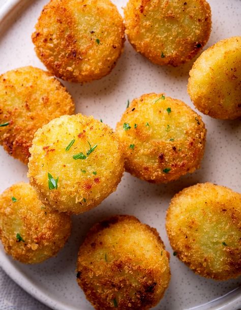 Potato Croquettes Recipe Moist Inside Crispy Outside Butternut Squash Croquettes, Crockets Recipe, Potatoe Croquettes Recipe, Coxinha Recipe, Potato Croquettes Recipe, Mozzarella Balls Recipe, Vegetable Croquettes, Croquette Recipe, Potato Croquette