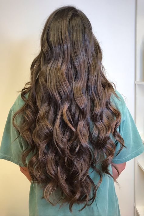 Long Wavy Chocolate Brown Hair, Hairstyles Waves Long, Long Wavy Brown Hair Natural, Brunette Loose Waves, Wavy Long Brunette Hair, Long Wavy Haircuts Natural, Hair Curls For Long Hair, Long Wavy Prom Hair, Loose Soft Curls Long Hair