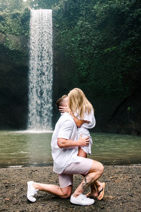 Proposal Ideas Waterfall, Waterfall Proposal Ideas, Proposal Waterfall, Bali Proposal, Engage Photos, Tibumana Waterfall, Waterfall Proposal, Engagement Proposal Ideas, Surprise Engagement Photos