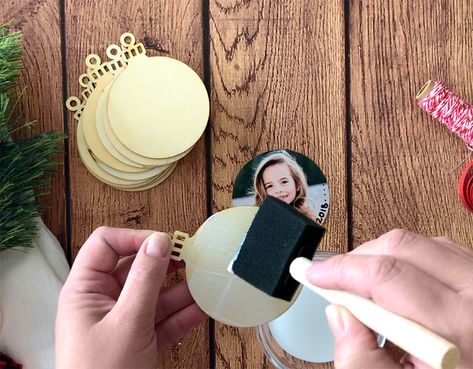 Laminated Photo Ornament, Blank Ornament Ideas, How To Make Photo Christmas Ornaments, Mod Podge Pictures On Wood Ornaments, Modpodge Pics On Wood Ornaments, Diy Christmas Ornaments For Kids Picture, Modge Podge Picture On Wood Ornaments, Diy Christmas Photo Gifts, Diy Photo Ornaments Mod Podge