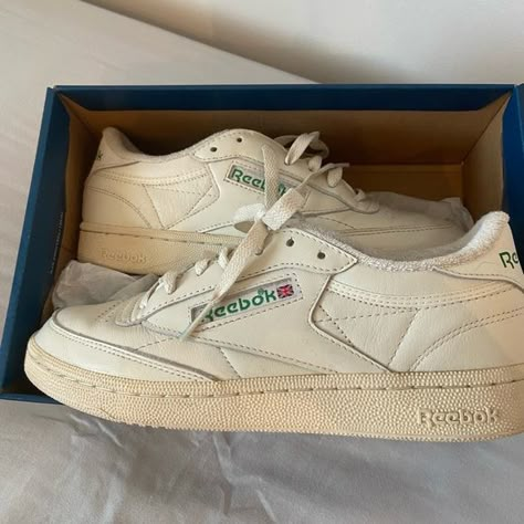 Women Reebox Club C Rebook Shoes Women, Rebock Shoe, Reebok Shoes Outfit, Rebook Shoes, Reebok Shoes Women, 90s Shoes, Club C 85, Vintage Sneakers, Reebok Sneakers