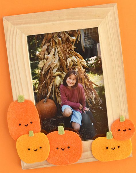 Pumpkin Patch Picture Frame | Handmade Charlotte Fall Picture Frame, Pumpkin Patch Pictures, Herbst Bucket List, Pumpkin Uses, Ghost Diy, Pumpkin Template, Bubble Painting, Felt Pumpkins, Handmade Charlotte