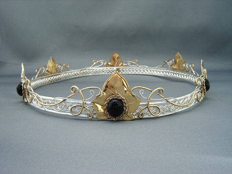 Chapter 8 p2 - coronets worn in the middle ages that signifies wealth/class Medieval Crown, Jewelry Design Inspiration, Medieval Jewelry, Jewelry Tags, Royal Jewels, Popular Jewelry, Moyen Age, Celtic Jewelry, Hip Hop Jewelry