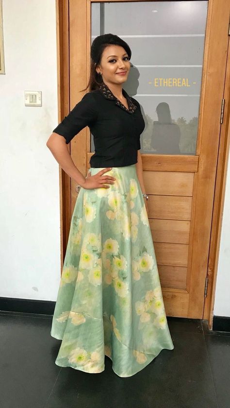 Top For Skirt Indian, Tops For Long Skirts Indian, Crop Top And Skirt Indian Party Wear, Crop Top Designs For Long Skirt, Skirt Blouse Designs Indian, Long Skirt And Top Party, Party Wear Skirt And Top Indian, Long Skirt And Top Casual, Onam Skirt And Top Designs