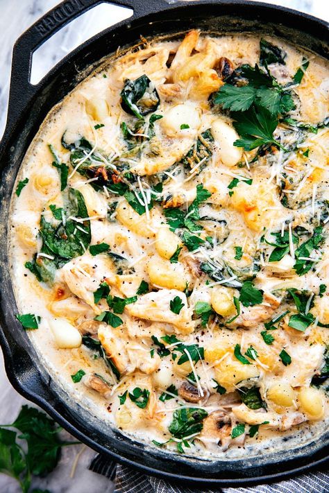 17 One-Pot Spring Dinners That Go Way Beyond Pasta via Brit + Co Spinach Gnocchi, Spring Recipes Dinner, Creamy Chicken Recipes, Chelsea's Messy Apron, Chicken Gnocchi, Diner Recept, One Pan Chicken, Spring Dinner, Chicken And Spinach