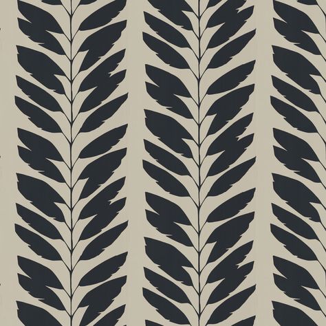 An all over wallpaper pattern featuring a contemporary design of trailing foliage which creates a vertical stripe when hung. Shown here in the liquorice colourway. Other colourways are available. Black And Cream Wallpaper, Moody Wallpaper, Feature Wallpaper, Cream Wallpaper, Wallpaper Trends, Fashion Wallpaper, Botanical Wallpaper, Wallpaper Pattern, Wallpaper Direct