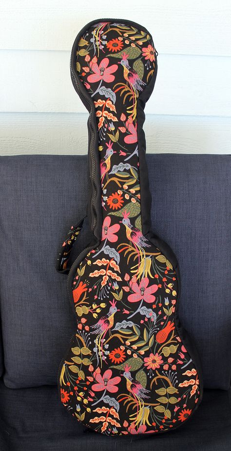 DIY Baritone Ukulele Bag Guitar Bag Diy, Painted Violin Case, Diy Ukulele Bag, Painted Guitar Case, Guitar Art Diy, Ukulele Diy, Painted Ukulele, Ukulele Art, Baritone Ukulele