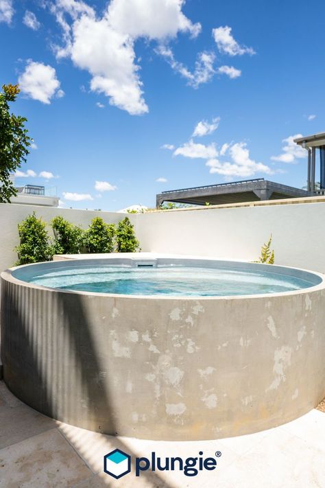 Round Concrete Pool, Round Plunge Pool, Cement Pools, Round Spa, Concrete Swimming Pool, Mini Pool, Greek Villas, Swimming Pool House, Round Pool