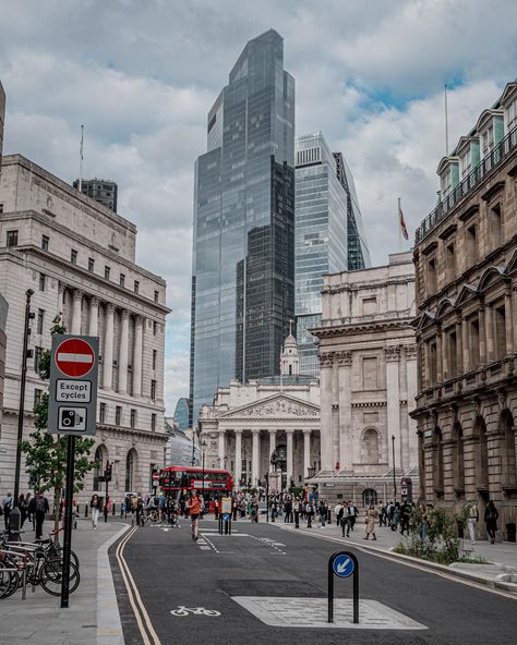 Old vs New Which do you prefer? Bank Junction is a major road junction in the City of London, the historic and financial centre of London, at (or by) which nine streets converge and where traffic is controlled by traffic lights and give-way lines. It is named after the nearby Bank of England. Directly underneath it is one of the ticket halls of Bank station, one of the busiest stations on the London Underground. #transportforlondon #centrallondon #oldvsnew #london_only #loves_united_londo... Citi Bank, London Bank, Westminster Station, City Bank, Old Vs New, London Photoshoot, London View, London Wall, Bank Of England