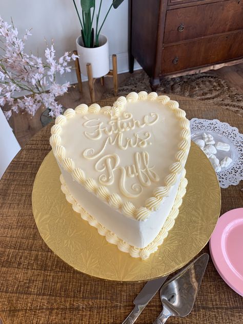 Heart Shaped Bridal Shower Cakes, Bride To Be Bridal Shower Ideas, Bridal Shower Heart Cake, Vintage Bridal Shower Cake, Bridal Shower Cakes And Cupcakes, Bridal Shower Cake Ideas Simple, Bride Shower Cake, Simple Bridal Shower Cake, Bride To Be Cakes Ideas