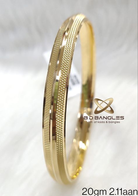 Confidence Amplified: Make a Statement with Gold Men's Kada! Gold Bangles Design For Men, Kada Bangles Gold Design Men, Silver Bangles For Men, Gold Kada For Men, Gents Kada, Mens Bracelet Gold Jewelry, Man Gold Bracelet Design, Mens Gold Chain Necklace, Butterfly Hairstyle