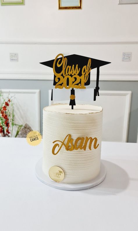 Celebrate your graduation in style with these 29+ cute cake ideas. From customized designs to themed decorations, find the perfect cake inspiration to make your milestone moment even sweeter. Single Tier Graduation Cake, Round Graduation Cakes, Small Graduation Cakes, Cake Ideas Graduation, Graduation Cakes For Boys, Simple Fondant Cake, Cute Cake Ideas, Simple Graduation Cakes, Promo 2022