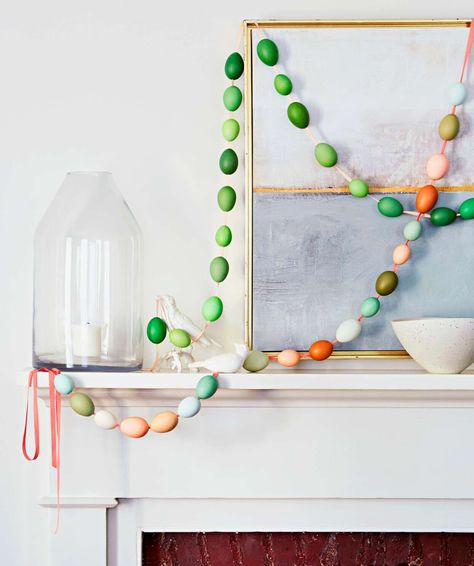 egg-garland-over-fireplace-FfttApERqRQ8pCr1jFZPD9-0422 Easter Garlands, Paper Art Installation, Easter Decorating Ideas, Egg Garland, Easter Bouquet, Victorian Crafts, Easter Egg Tree, Spring Flower Arrangements, Easter Decorating