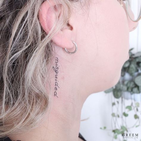 Behind ear lettering. Pic by tattooist_greem Behind The Ear Tattoos, Behind The Ear Tattoo Ideas, Behind The Ear Tattoo, Tattoo Behind Ear, Writing Images, Ear Tattoo Ideas, Minimalist Shapes, Ear Tattoos, Beauty Elixir