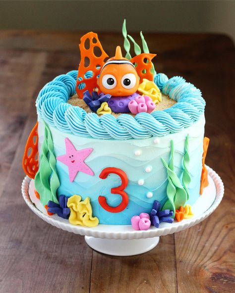 Nemo Birthday Party Cake, Finding Nemo Cakes, Finding Nemo Smash Cake, Nemo Cake Ideas, Finding Dory Cupcakes, Nemo Cupcakes, Dory Birthday Cake, Nemo Birthday Cake, Finding Nemo Birthday Cake