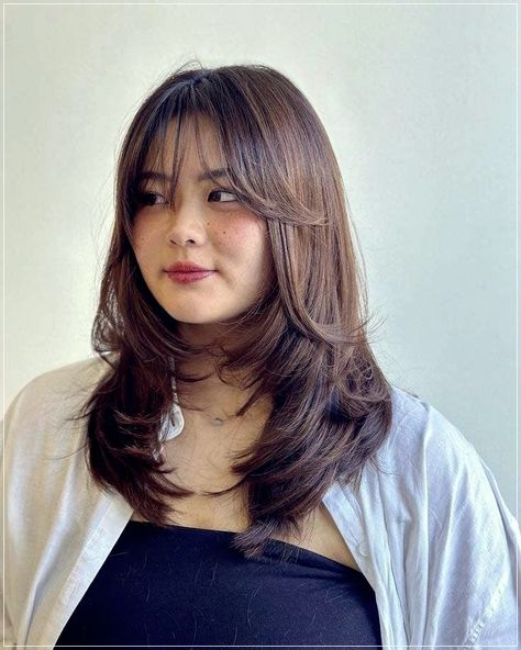 15 Haircut Ideas for Round Faces with Double Chin Asian Haircut For Round Face For Women, Haircuts That Frame The Face, Haircut For Rounded Face, Bangs To Frame Round Face, Square Hairstyles Face Shapes, Asian Hairstyles For Round Face, Cute Female Haircuts, Haircuts For Chunky Faces, Hair Inspo Cut For Round Face