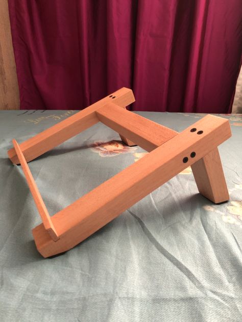 Diy Wood Laptop Stand, Wooden Laptop Holder, Speaker Stands Diy, Diy Laptop Stand, Laptop Stand Wood, Minimalist Products, Diy Photo Wall, Wooden Laptop Stand, Laptop Riser