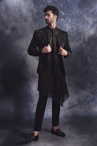 Buy Black Poly Blend Suiting Fabric Embroidered Open Jacket And Kurta Set For Men by Varun Chakkilam Online at Aza Fashions. Sangeet Outfit For Men, Varun Chakkilam, Reception Suits, Indian Wedding Suits Men, Asian Long Hair, Wedding Kurta For Men, Sangeet Outfit, Groom Photoshoot, Kurta Set For Men