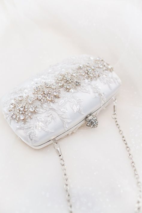 Bobo Wedding, Wedding Gift Ideas Diy, Diy Wedding Gift Ideas, Wedding Clutch Bridal, Cute Shoulder Bags, Diy Wedding Gift, Romantic Reception, Light Blue Prom, Bridal Bags