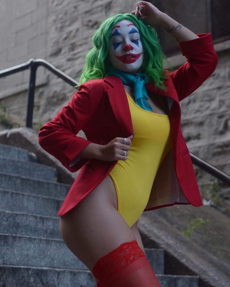 Female Joker Makeup, Cholas Outfit Fashion, Clown Cosplay, Female Joker, Clown Core, Hot Halloween, Joker 2019, Female Clown, He He