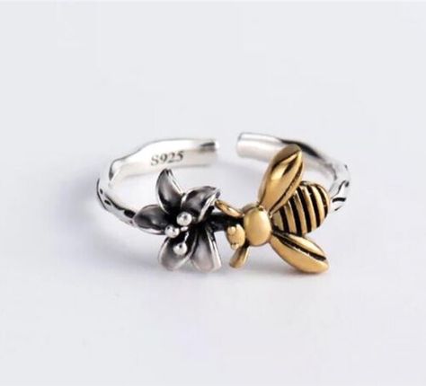 https://jewelleryrings.co.uk/ Find many great new & used options and get the best deals for Bee Flower Ring 925 Silver Ring Adjustable Rings at the best online prices at eBay! Free delivery for many products! Womens Silver Jewelry, Unique Silver Rings, Bee Ring, Silver Rings Simple, Bee Jewelry, Bee On Flower, Rings For Girls, Plated Ring, Love Ring