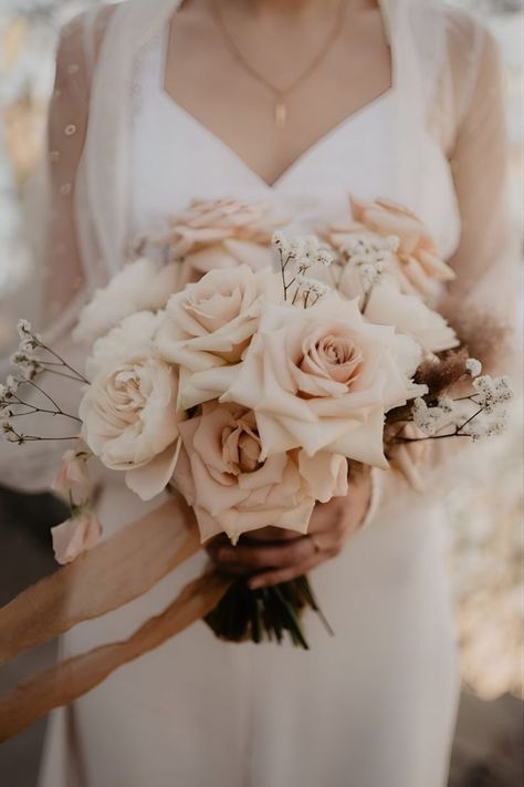 Nude Wedding Bouquet, White Carnations Wedding, Wedding Bouquet Champagne, Blush Rose Bouquet, Bouquet Styles, Taupe Wedding, Blush Bouquet Wedding, Beige Shades, Simple Wedding Bouquets