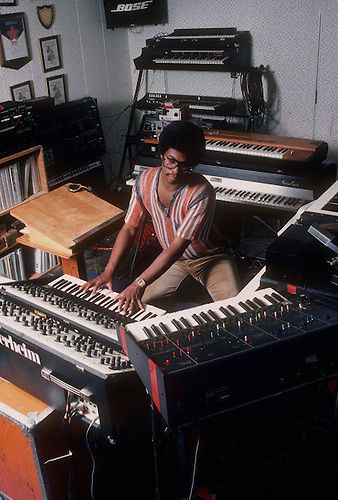 Barney Hurley on Twitter: "Herbie Hancock at his Los Angeles home studio in 1977 https://t.co/l6mwMGr7to" / Twitter Herbie Hancock Poster, Jazz Aesthetic, Studio Pics, Studio Pictures, Producer Studio, Herbie Hancock, Jazz Art, Afrocentric Art, Studio Gear