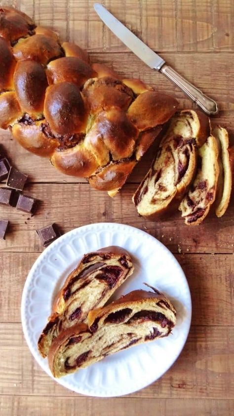 Challah Bread Recipe, Shabbat Recipes, Challah Bread Recipes, Jewish Holiday Recipes, Braided Bread, Challah Bread, Recipe Sweet, Jewish Recipes, Bread And Pastries