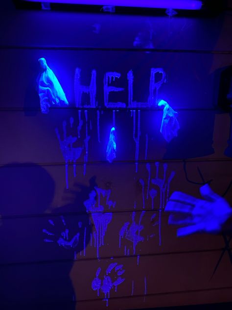 📸 by me Claire. Halloween Decor, halloween inspiration. #halloween #halloweenideas #halloween2023 Halloween Blacklight Room, Neon Haunted House, Blue Halloween Aesthetic Spooky, Blue Halloween Aesthetic, Halloween Adopts, Blacklight Halloween, Stalker Romance, Halloween Maze, Blue Halloween