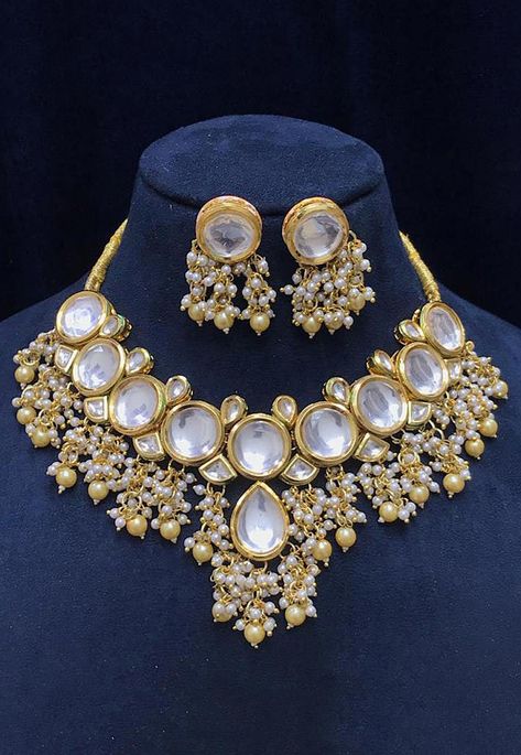 Golden Kundan Jewellery, Kundan Jewellery Set Royals, Jwellery Trending 2022, Kundan Necklace Simple, Royal Necklaces, Latest Necklace Design, Blessed Wednesday, Kundan Jewellery Bridal, Neck Pieces Jewelry